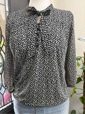 Ann Taylor LOFT Black & White Leaf Print Tie-Neck Women's Top